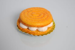 Macaron vanille, fruits exotiques (macaron, ganache montée vanille, compotée de fruits exotiques) (sans gluten) - Boulangerie Brin