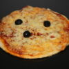 Pizza chorizo individuelle (tomate chorizo, olives, emmmental) - Boulangerie Brin