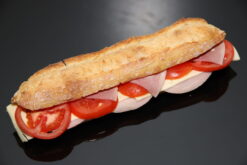 Sandwich complet ( mayonnaise, jambon, emmental, tomates) - Boulangerie Brin