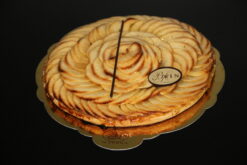 Tarte aux pommes ( pommes, compote de pommes et fond de pâte feuilleté)