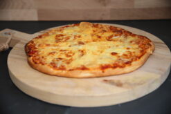 Pizza 3 Fromage (Sauce tomate, fromage de chèvre, reblochon, crème liquide et mozzarella)