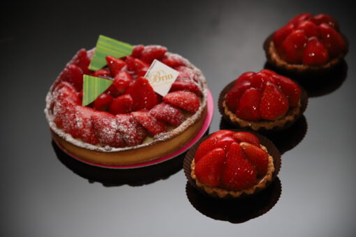 Tarte aux fraises ( fond de pâte sucrée, crème mousseline et fraises) en saison - Boulangerie Brin
