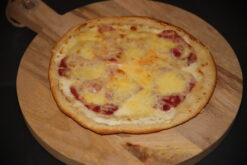 Pizza Bella (Crème fraîche, jambon, mozzarella) - Boulangerie Brin