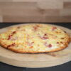 Pizza tartiflette (crème, pomme de terre, lardon, reblochon, emmental) - Boulangerie Brin